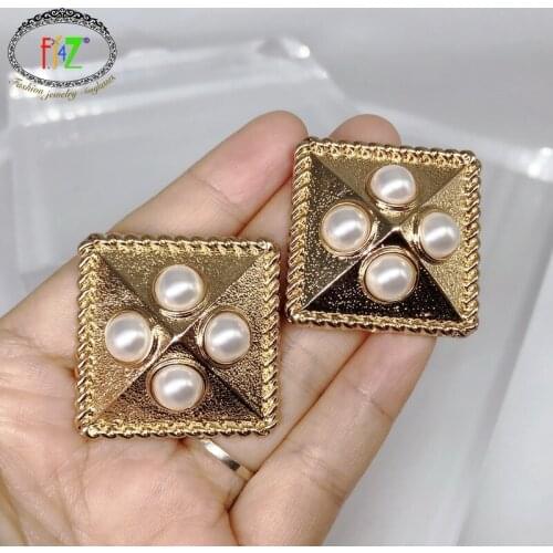 F.J4Z New Big Earring for Women Fashion Retro Pyramid Alloy Simulated Pearl Geo Earrings Chunky Earring for Party Gifts Dropship