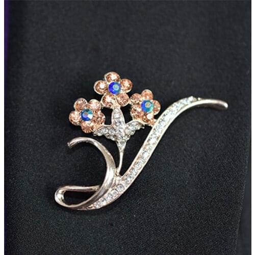 HOT ! New Elegant Crystal flower Brooches accessories Badge pin Female Corsage Men 's Brooches Fashion Jewelry Wholesale