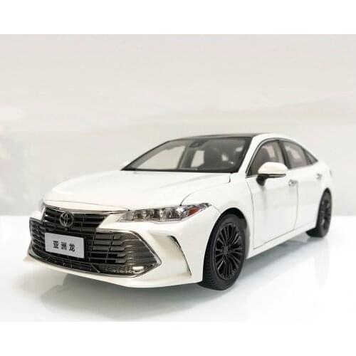1:18 Diecast Model for Toyota Avalon 2019 White Sedan Alloy Toy Car Miniature Collection Gift