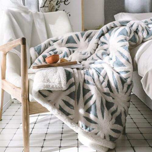 Modern Simple Coral Fleece Office Blanket Flannel Thin Quilt Mulit-fuction Bedding Bag Blankets for Rest Jacqurad Printing Safe