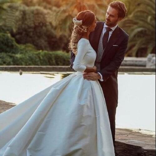 Simple Vintage A Line Wedding Dresses Long Sleeve Low Cut Backless Court Train Plus Size Bridal Gowns Custom Made