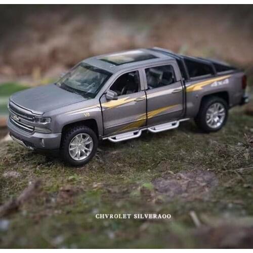1:32 Chevrolets Silverado Pika Alloy Car Diecast 6 Open Doors Pull Back Sound Light Model Vehicle Collection Gifts Toys for boys