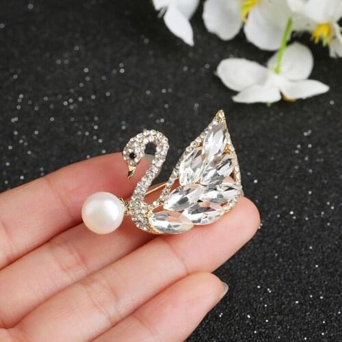 Fashion natural pearl brooch brooch Korean men and women suit jacket sweater coat big pin simple accessories