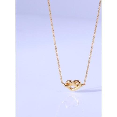 Exquisite small knot love shape simple necklace