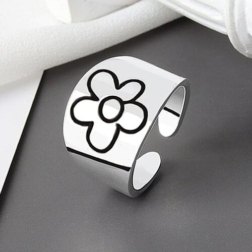 2020 New Korean Style Flower Rings for Women Punk Trendy Vintage Plum Blossom Ring Small Daisy Flower Rings Party Couple Rings