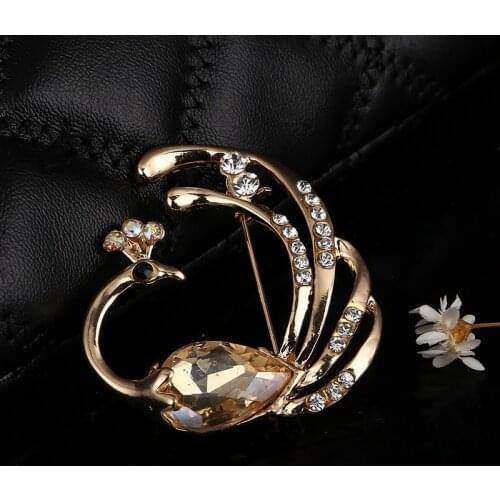 Crystal Peacock Brooch Lapel Pin Fashion Rhinestone Jewelry Women Wedding Hijab Pins Large Brooches For Women Jewelry