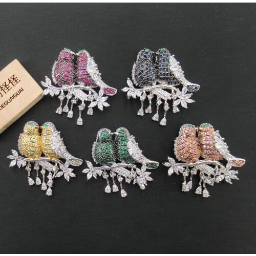 AIPIAODEGUAIGUAI Bird Brooches For Clothes