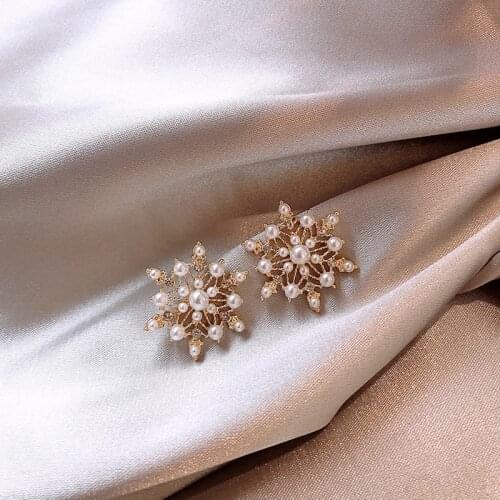 Snowflake Pearl Elegant Romantic Commute S Stud Earrings for Women Gift Earrings Jewelry Wholesale