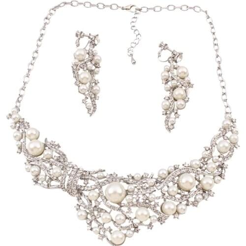 The new luxury high fashion temperament wild imitation pearl drill necklace set short clavicle chain