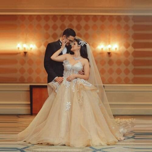 2021 Champagne Wedding Gowns Strapless Sexy Sweetheart Ball Gown Extra Puffy Tulle Lace Appliques Bridal Wedding Dresses
