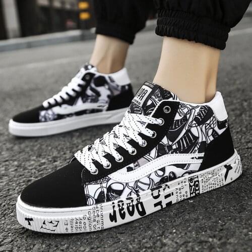 New Casual Men Vulcanized Shoes Sneakers Mens Fashion Casual Lace-Up Colorful Canvas Sport Graffiti Board Shoes High Tops 8996
