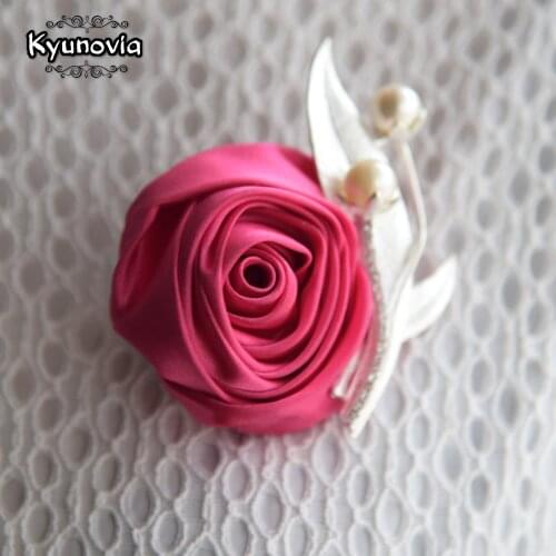 Kyunovia Boutonnieres For The Groom