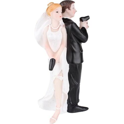 Gun couple Cake Doll Resin Decoration Valentines Day Gift Cake Top Decoration wedding gift toy Groom bride