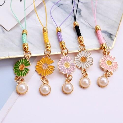 2020 New Design Hot Sales 1 Piece High Quality Fashion Daisy Pearl Mobile Phone Strap Cute Key Chains Lanyard With Metal Pendant