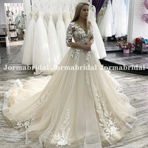 Luxury Light Champagne Wedding Dresses With Long Sleeves Appliqued V-Neck Winter Bridal Dresses Chapel Train Vestido De Novia