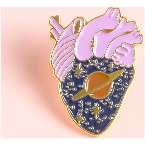 Cosmic Sky Heart Brooch for Women Alloy Drip Oil Enamel Bag Shirt Pins Broches Badge Pines Metalicos Jewelry Brosche Accessories