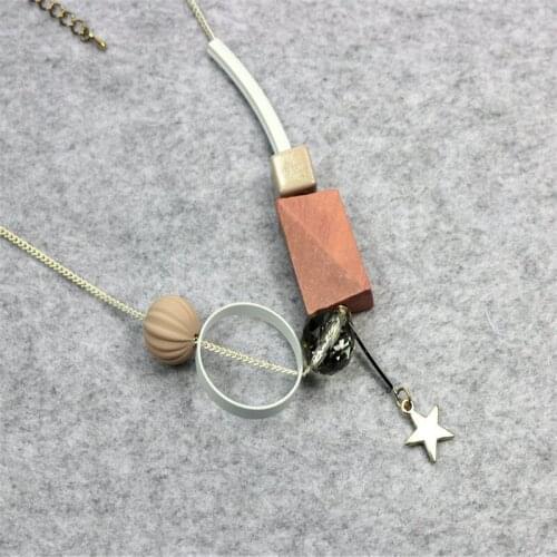Spring / Summer New Sweet Women Necklace & Pendants Geometric Wood Cute Star Beads Circle Necklace Fashion Jewelry