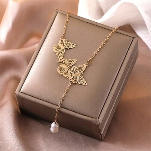 Bohemian Freshwater Pearl Metal Butterfly Necklace Fashion Joker Hollow Out Short Collarbone Necklace for Woman Wedding Jewelry