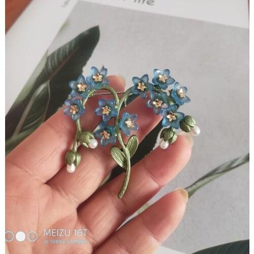 Plant accessories pins, retro style, fashionable and versatile