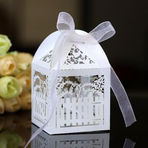 50pcs Laser Cut Hollow Fence Carriage Candy Boxes Favor Gifts Boxes With Ribbon Custom Baby Shower Wedding Party Favor Supplies