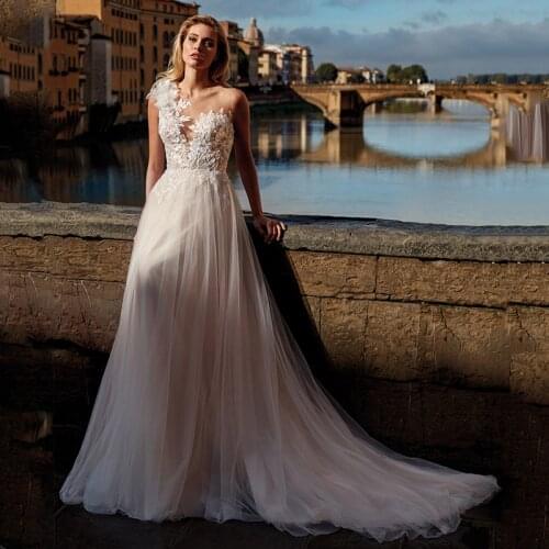 Eightree Vintage Wedding Dress Lace Unique Flowers Beach Bridal Dresses 2021 A Line Buttons New Designer Wedding Gowns