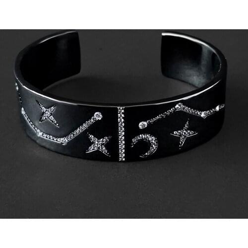 Xin JIU NAI Big Bracelets