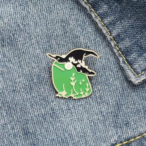 Cute and Fun Design Frog Wearing Magic Hat Enamel Brooch Creative Cartoon Animal Pins Alloy Badge Backpack Accessories Jewelry