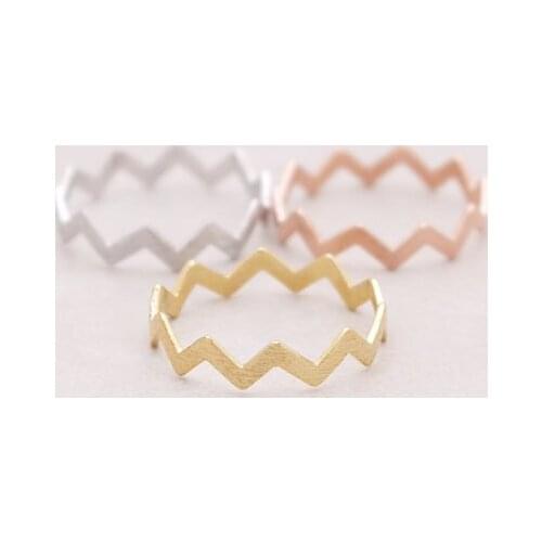 Fashion wave for women Curved ring Sharp ring gear Digital geometry ring