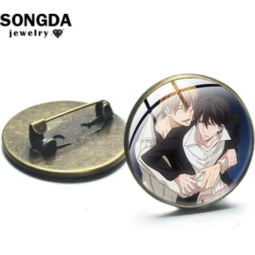 SONGDA 1pcs Anime BL Dakaretai Otoko 1-i ni Odosarete Imasu Brooch Glass Art Round Metal Lapel Pins Badges Collection Fans Gift
