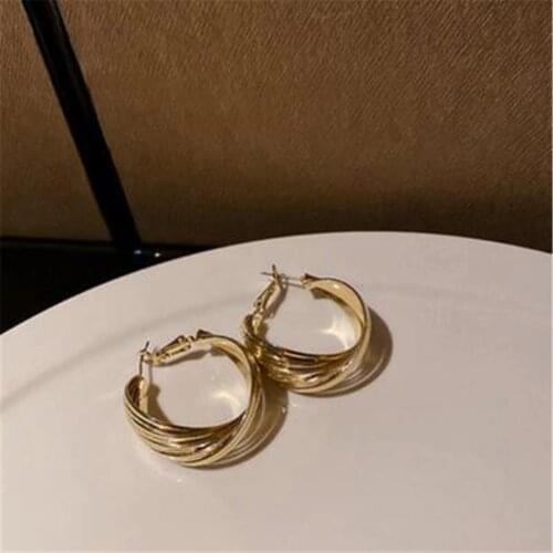 Korean version 2021 new vintage earrings women Hong Kong fashion quality earrings pendant nostalgia cold wind individual