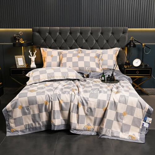 Silky soft & cool luxury summer duvets Comforter air conditioning blanket Microfiber Fabric quilted quilts Bedspread on the bed