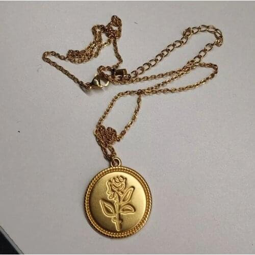 Rose Flower Necklace For Women Stainless Steel Circular Nameplate Vintage Couple Pendant Choker Choker Fashion Aesthetic Gifts