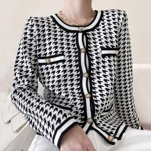 ZCSMLL Korean Autumn Spring Round Neck Single-breasted Design Loose Black and White Plaid Knitted Cardigan Women Sweater