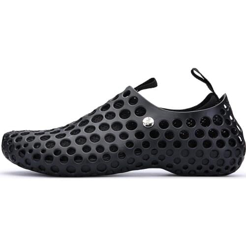 2019 new Hole shoes men summer mens shoes lazy shoes breathable non-slip waterproof slippers couple slippers beach shoes mens