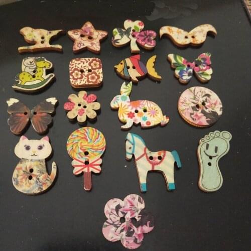 100Pcs DIY Painted Wooden Buttons Colorful Buttons Wooden Scrapbooking Sewing Apparel Accessory Decoration for Sewing Crafting