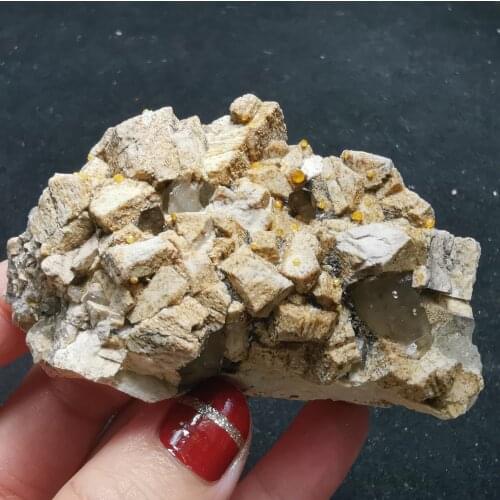 92.5g.100% natural crystal with garnet mineral specimen stone and crystal healing crystal quartz gem