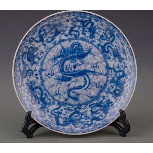 Exquisito chino hecho a mano azul y blanco Placa de porcelana pintada con nueve diseños de dragón