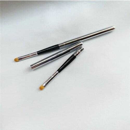 Lip Brush L05 Firm Round Precision Lip Liner Makeup Brush with Metal Cover