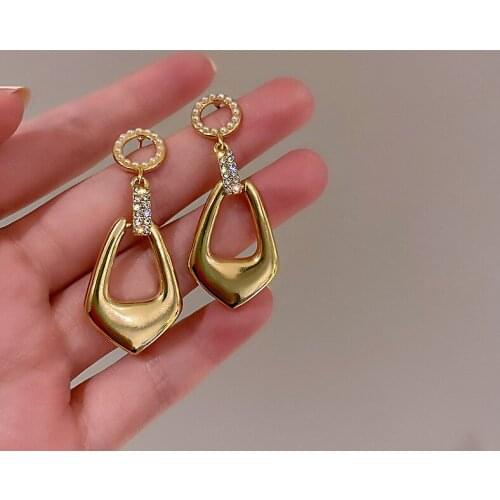 U-Magical Retro Irregular Geometrical Simulation Pearl Dangle Earring for Women Hollow Out Gold Rhinestone Earring Jewellery
