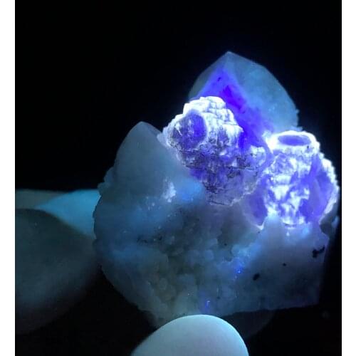Natural blue fluorescent sky eye, ladder purple heart fluorite and crystal point symbiotic mineral home repair decoration