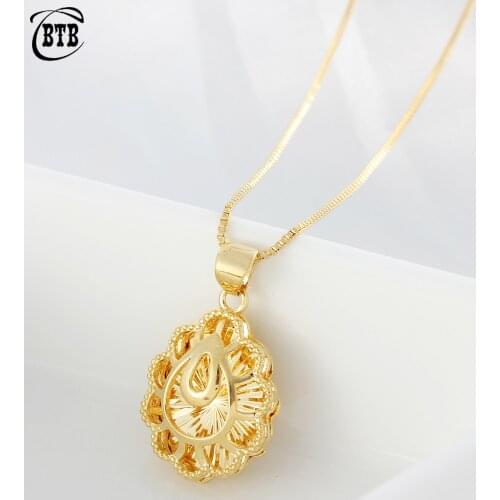 Muslim Fashion Popular Golden Oval Hollow Ladies Pendant Necklace High-end Jewelry Exquisite Necklace Wedding Party Holiday Gift