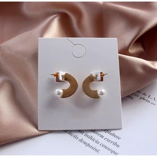 Cute Small Alloy C Shaped Earrings for Women Fashion Romantic Artificial Pearl Stud Earrings Brincos Boho Jewelry Gifts Girls