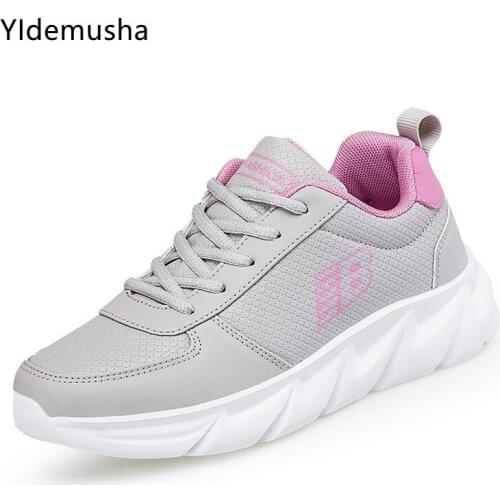 New PU Leather Women Casual Shoes Women Sneakers Light Black Sneaker Platform Med Heel Ladies Shoes Comfortable Vulcanized Shoes