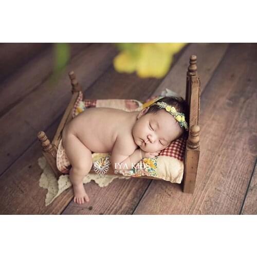 Old Roman column wooden small bed carved container retro baby original photo neonatal photography props