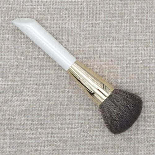 K102 Professional Handmade Makeup Brushes Soft Blue Squirrel Goat Hair Flat Top Face Powder Brush White Handle Make Up Brush