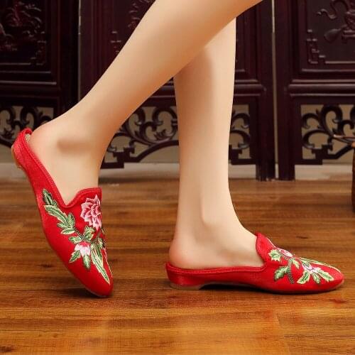 Vintage Flowers Embroidery Ladies Flannel Cotton Mules Shoes Close Pointed Toe All Season Leisure Women Comfort Flat Slippers