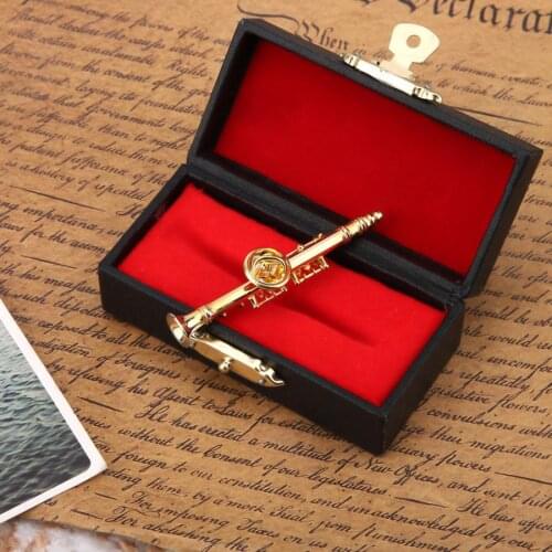 Gold Plating Clarinet Brooch Musical Instrument Brooch Pin with Gift Box for Clothes Decoration