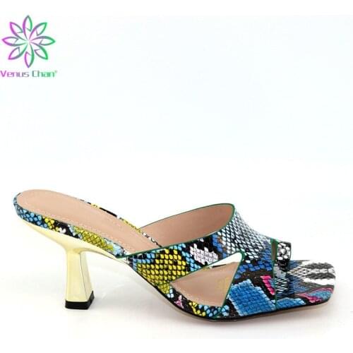 Sky Blue Color 2020 Hot Selling Mature Nigerian Women Shoes for Wedding Party High Quality Shinning Crystal with Appliques