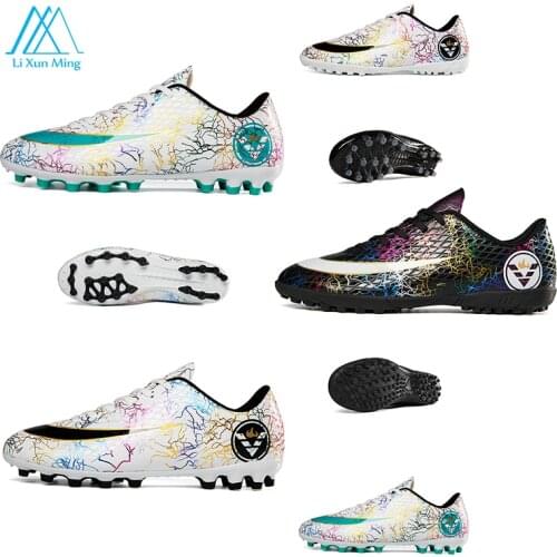 2021 New Version Of Boys And Girls Outdoor Anti-skid Breathable Shock Absorption Trend Long Or Broken Nails Football Shoes