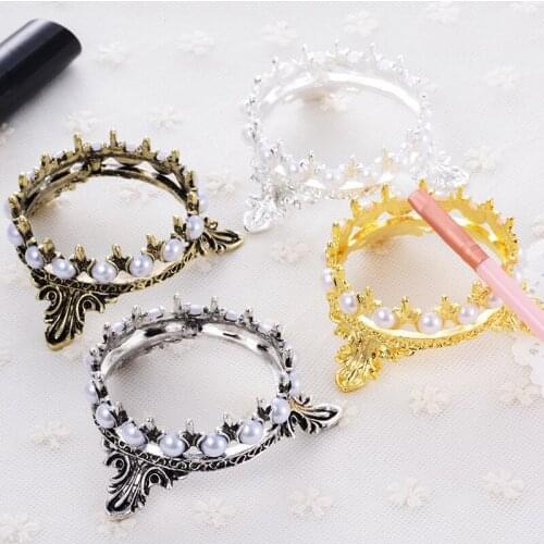 1Pcs Nail Pen Holder Crown Gold-plated Rack Shelf Pen Holder Pearl Nail Supplies Tools Nail Brush Manicure Display Stand Vintage